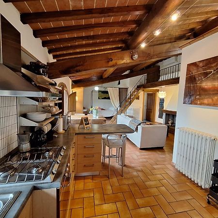 Апартаменты Casa Del Tramonto Чивителла-ин-Валь-ди-Кьяна Экстерьер фото