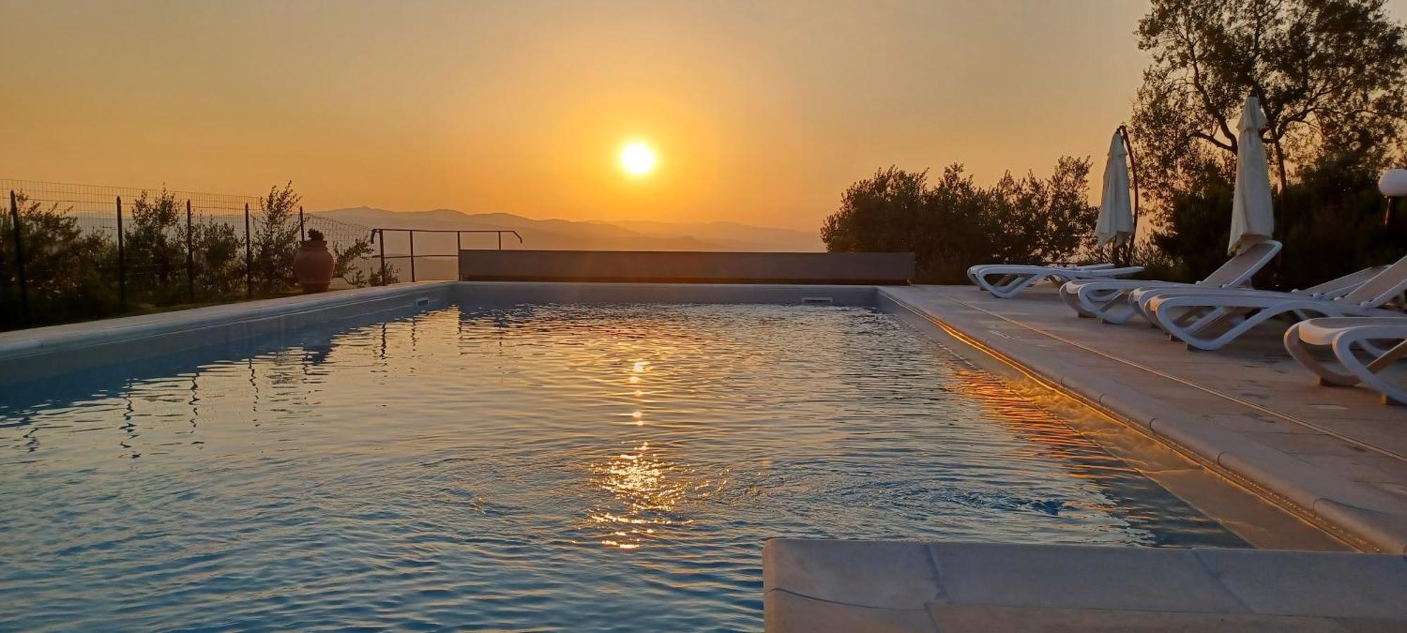 Апартаменты Casa Del Tramonto Чивителла-ин-Валь-ди-Кьяна Экстерьер фото